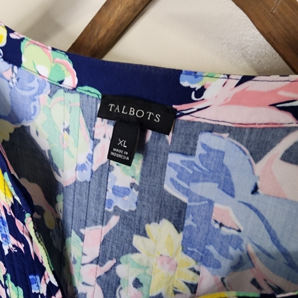Talbots Women’s Blue Floral Split Neck Pintuck Top Playful Floral Print Size XL - Picture 5 of 9